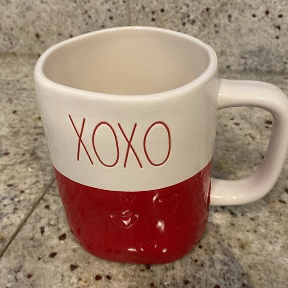 NWT Rae Dunn XOXO 2 Color Hearts Valentine’s Day Coffee Mug Cup - Picture 11 of 11